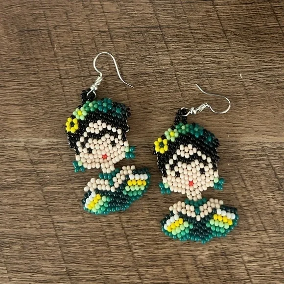 Frida Kahlo artisan beaded earrings - Picture 2 of 3